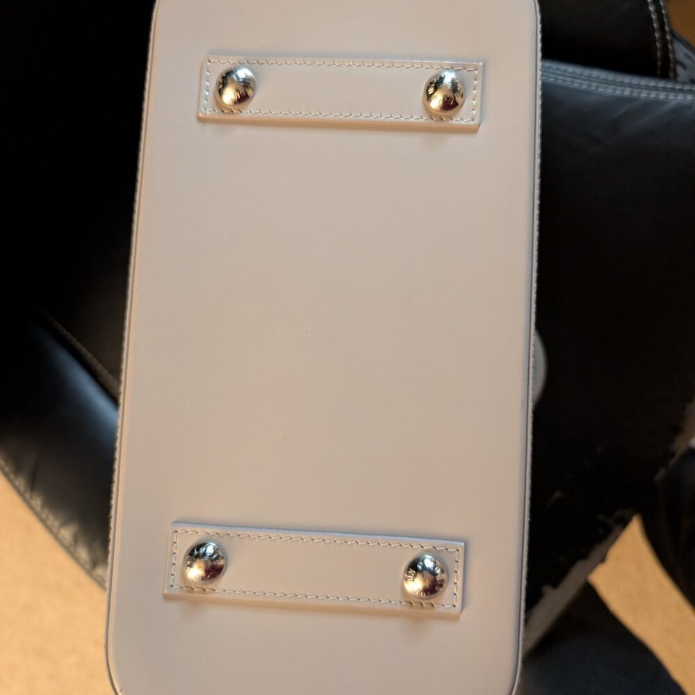 Louis Vuitton Alma Handbag - Picture 13 of 14